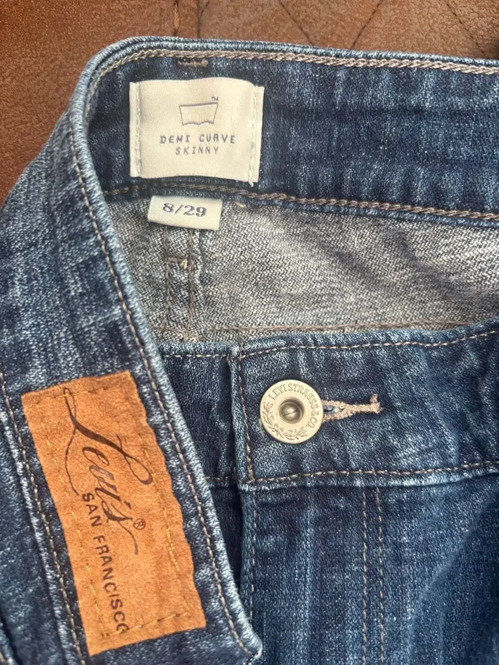 Lot of 3 Womens Designer Jeans - Levi's, American Eagle, and Express - Picture 3 of 7